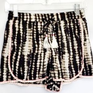 💟New! Fashion Web black, tan & white printed shorts SMALL